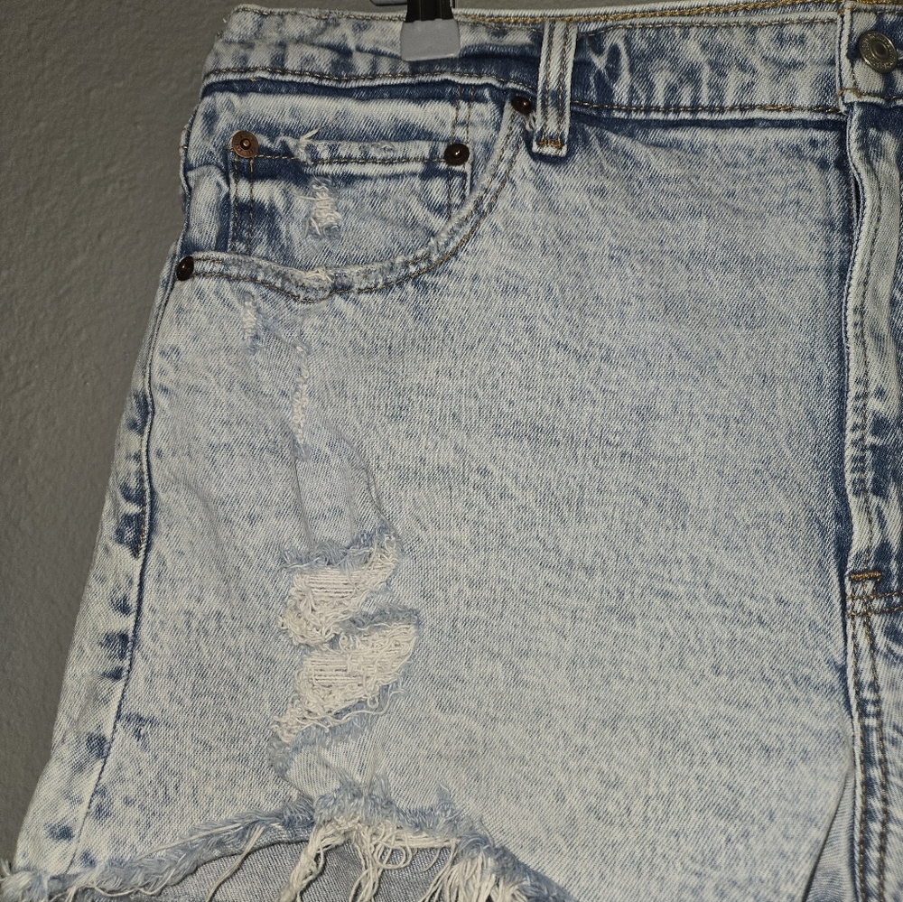 Abercrombie & Fitch The Mom Short High Rise Light Wash Shorts Size 33/16 - Picture 3 of 16